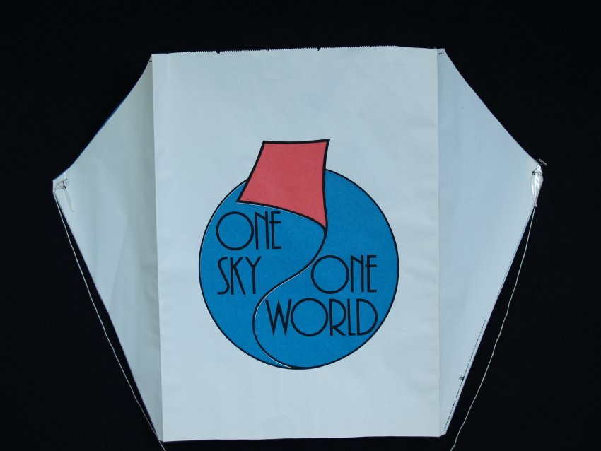 Paper bag kite DrachenKite
