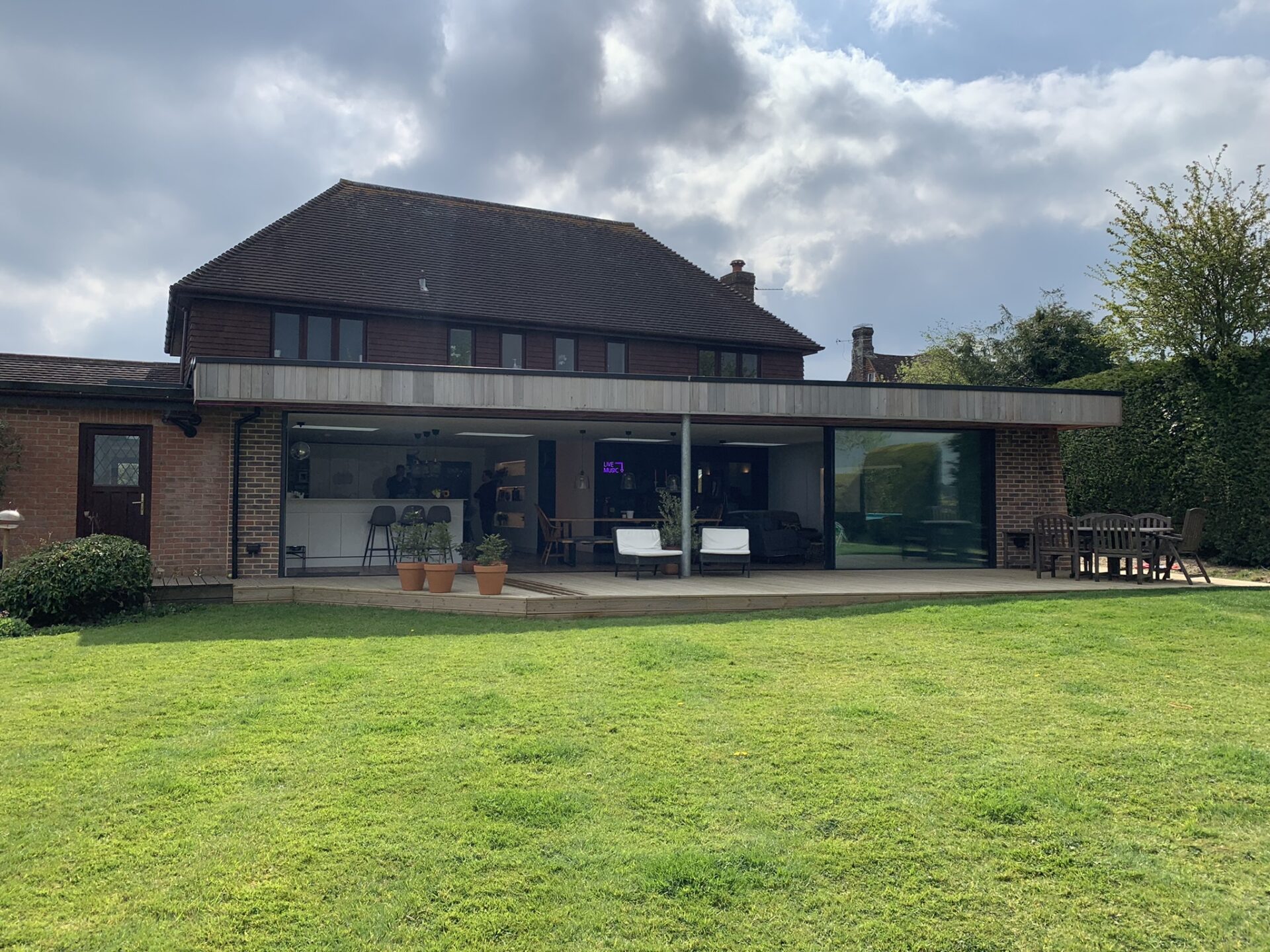 Contemporary Single Storey Extension to Detached House in Burwash Weald