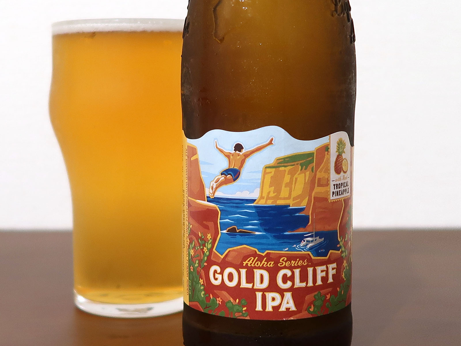 アメリカ Kona Brewing Co. GOLD CLIFF IPA 生ビールブログ