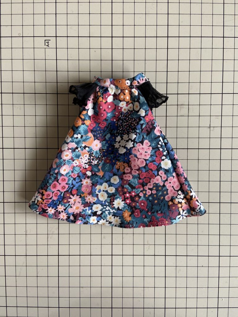 初心者向けドール服、袖はプリーツリボンのラグランワンピースの作り方