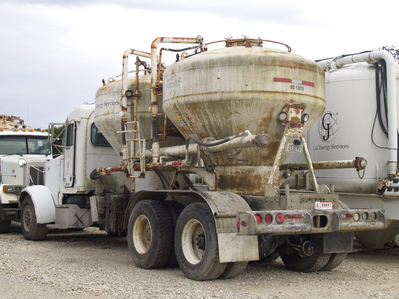 DUE 52647 BULK CEMENT TRUCK Dragon Used Equipment