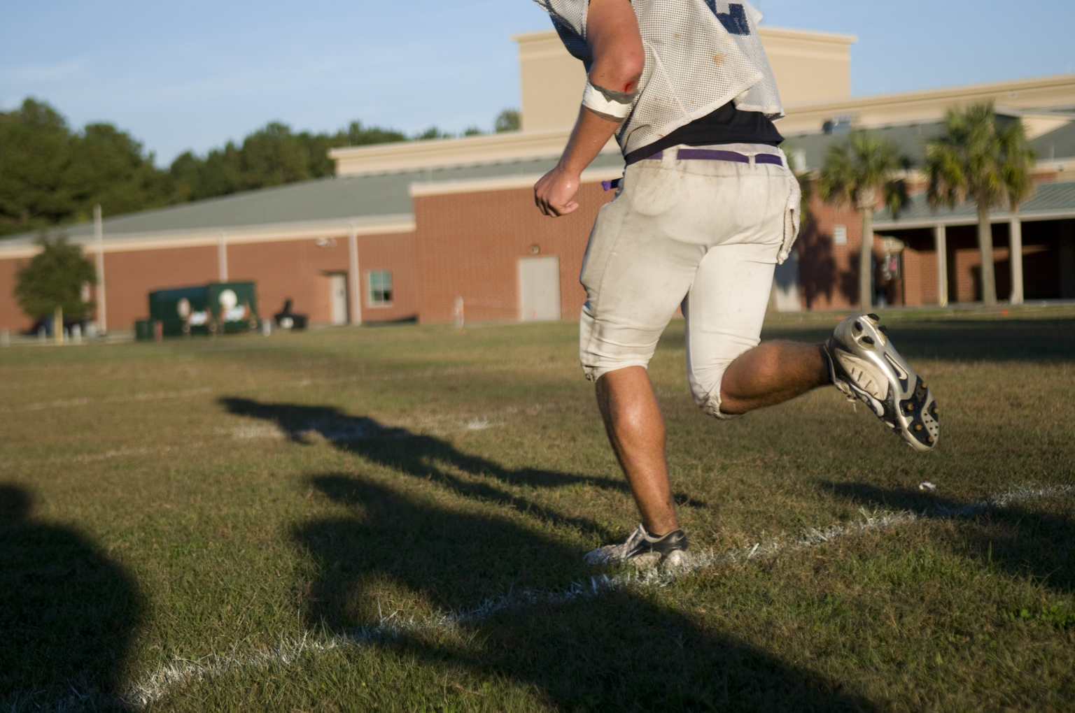 Do knee braces prevent injuries in football? Dr Geier