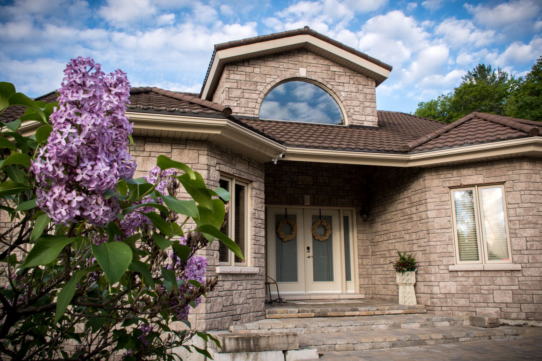 Chardonnay Cottage a Luxury Vacation Rental on Long Lake Sudbury