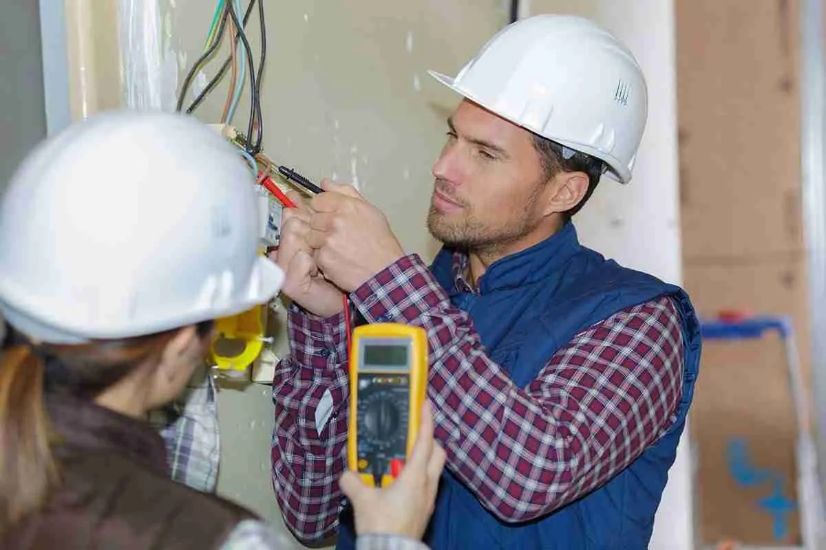 Can Electricians Wear Earrings? Dress Code Hub