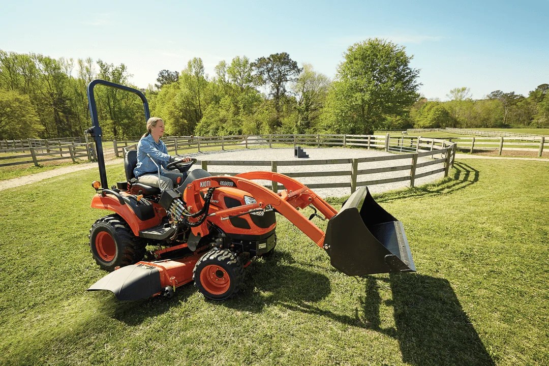 Kioti CS Series Sub Compact Tractor with Loader CS2210 HST Drifters