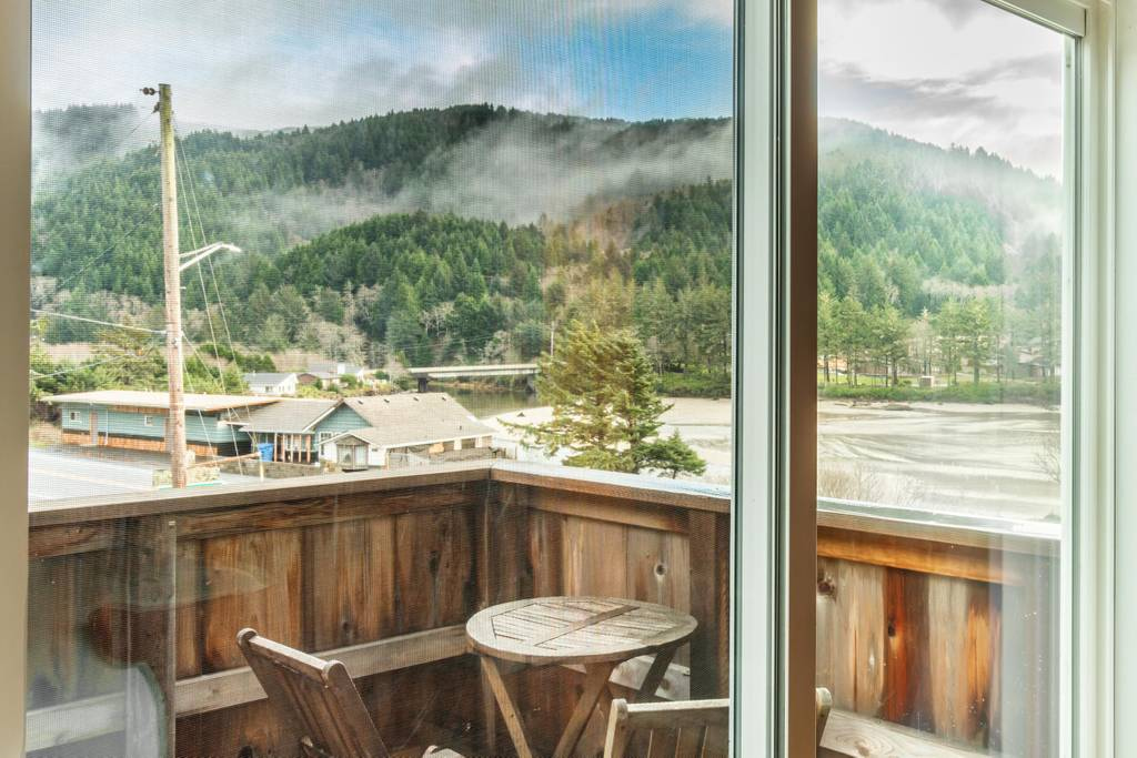 Riverview at the Drift Inn Yachats Lodging