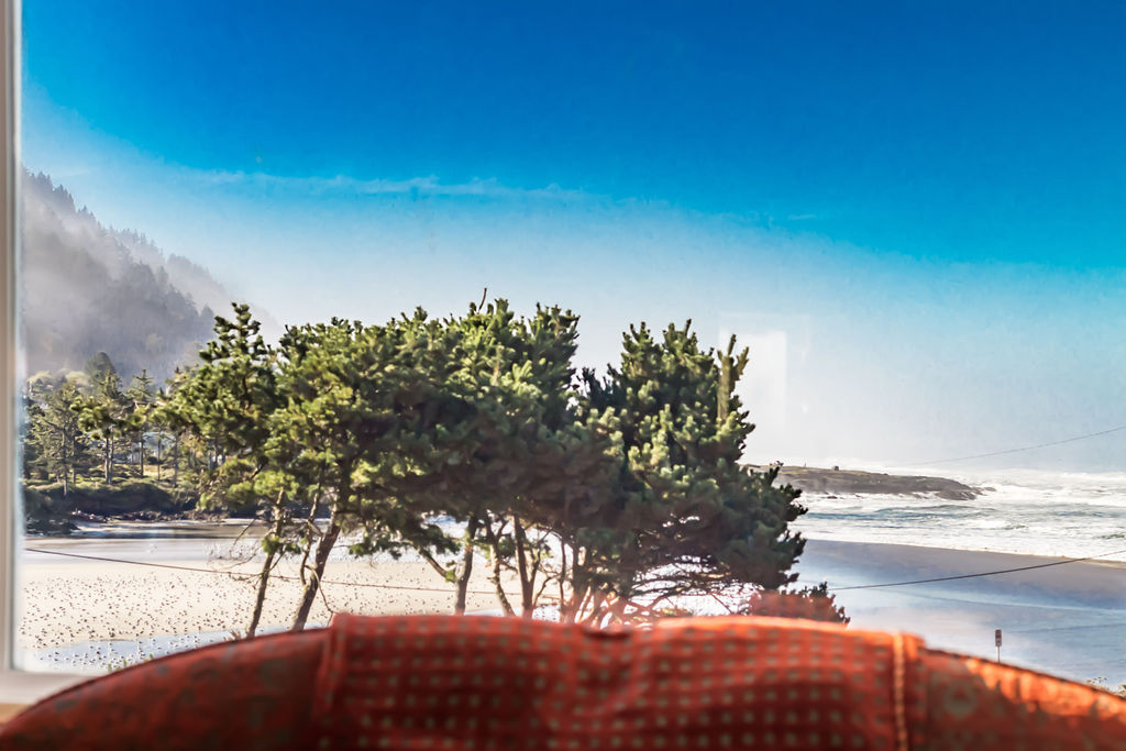 Captain's Quarters at the Drift Inn Yachats Lodging