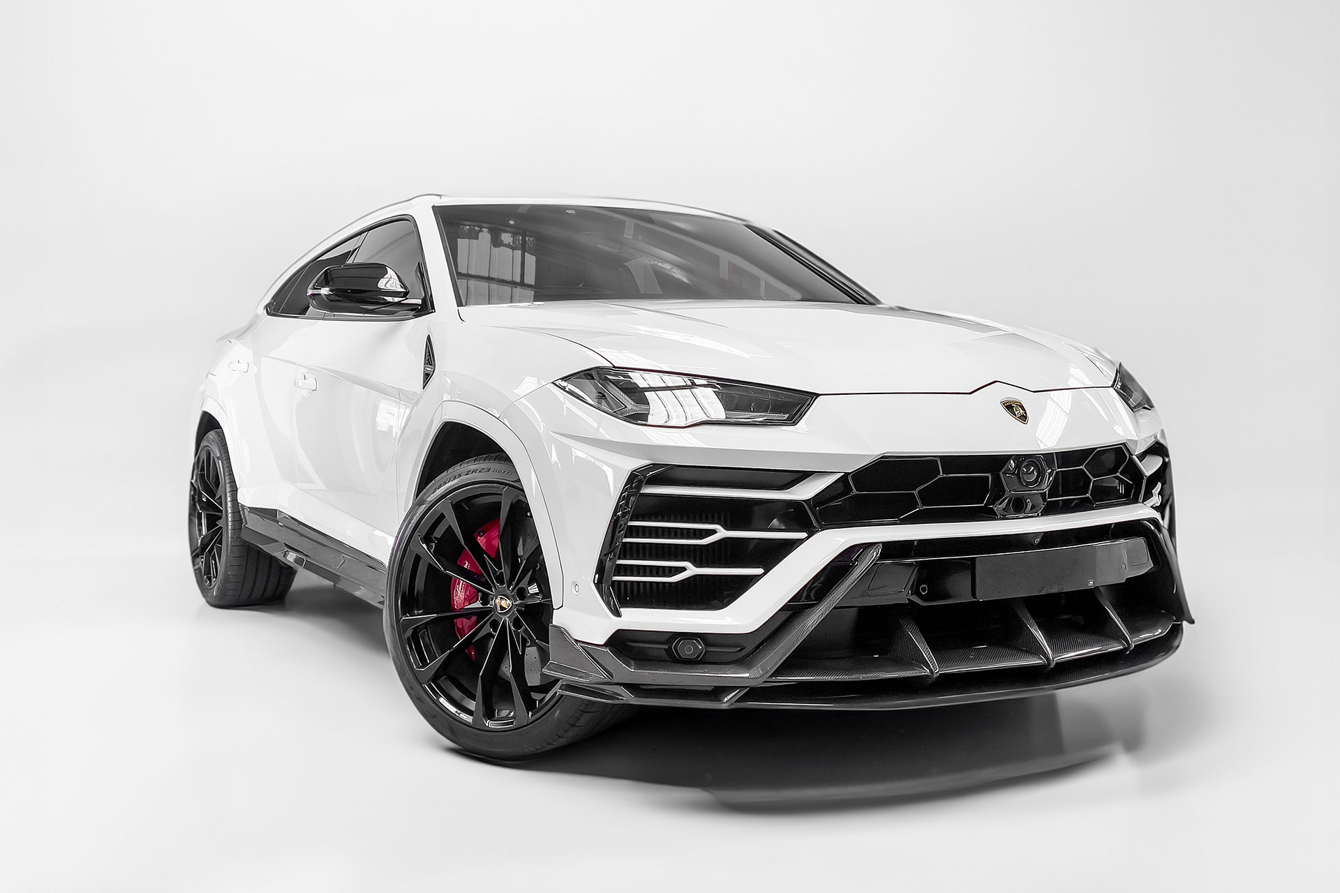 Hire a URUS in Brisbane Rent and rent sports cars DRIVAR® sports car rental