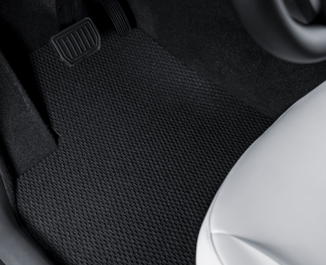 Tesla adds new rugged textile waterproof mats for Model 3/Y Drive