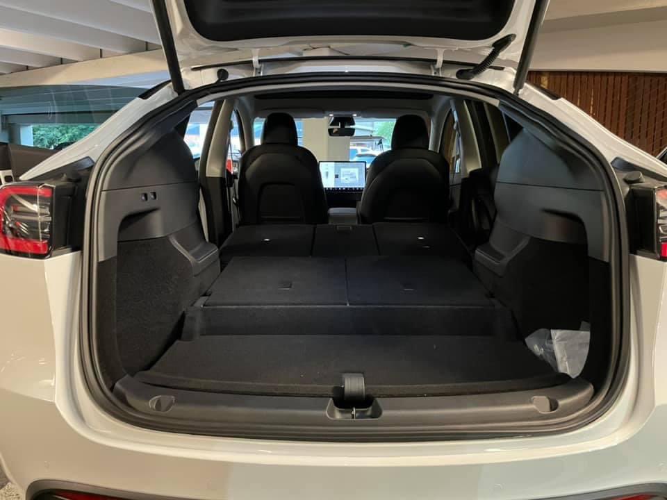 The rear cargo area in the 7seat Model Y is completely flat thanks to