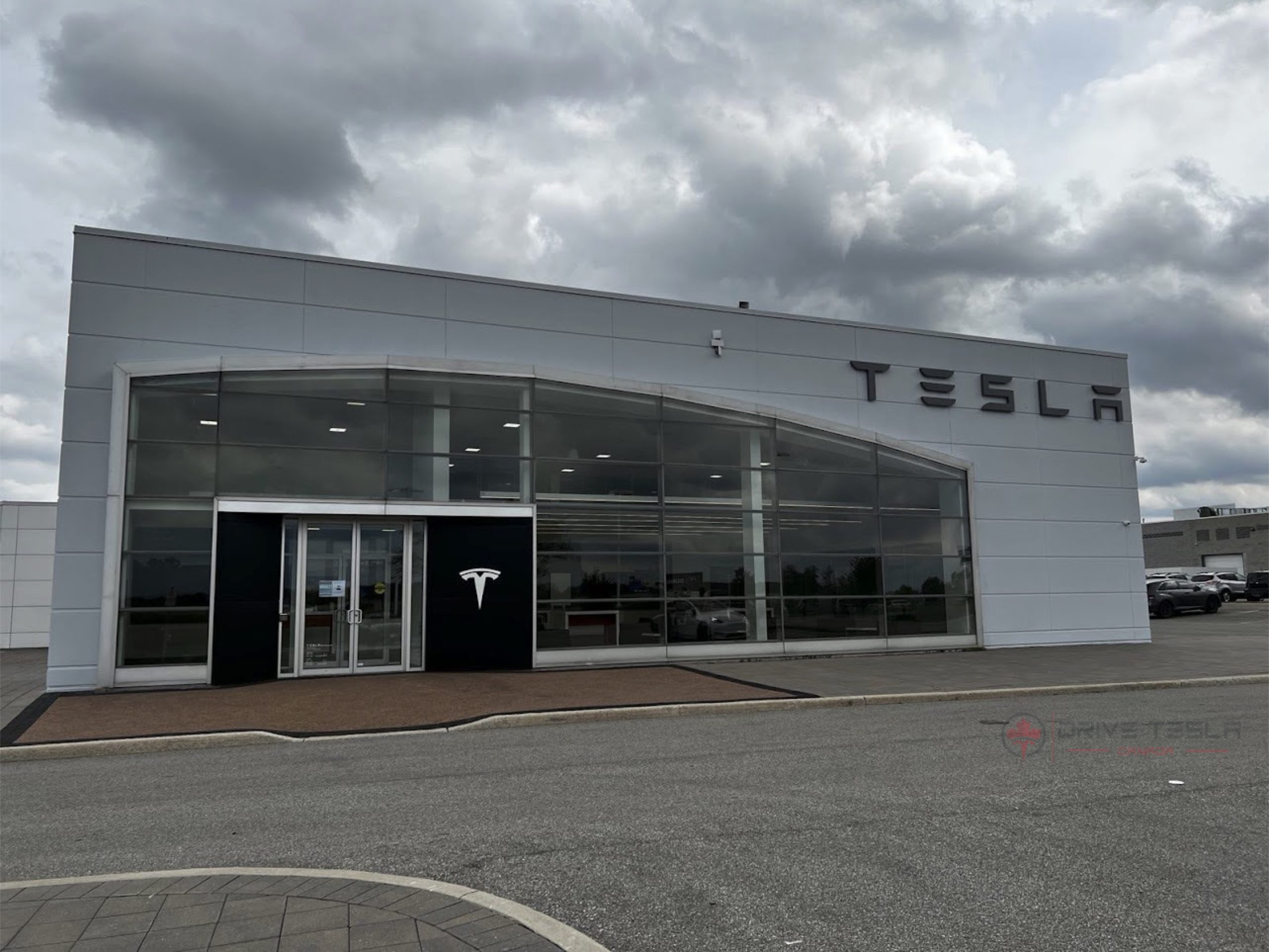 Tesla Innisfil (Barrie) now open with 4stall Supercharger under construction [Ontario] Drive