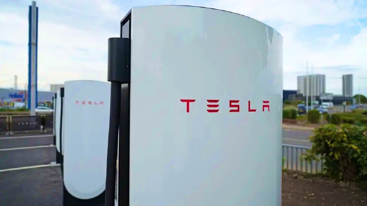First Tesla V4 Supercharger Launches in UK, Offers Pay Via Card Payment