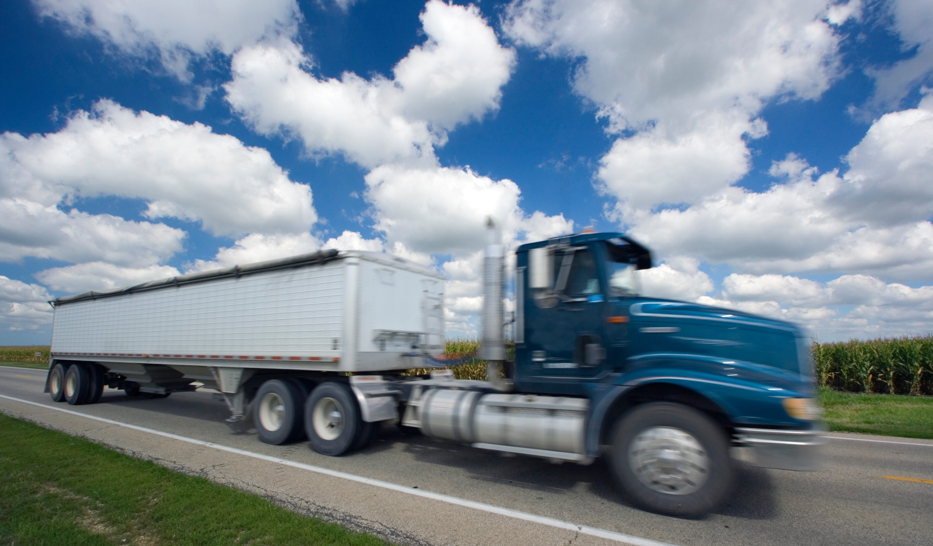 5 Surprising Reasons Why Truckers Flash Their Lights at You Drivin