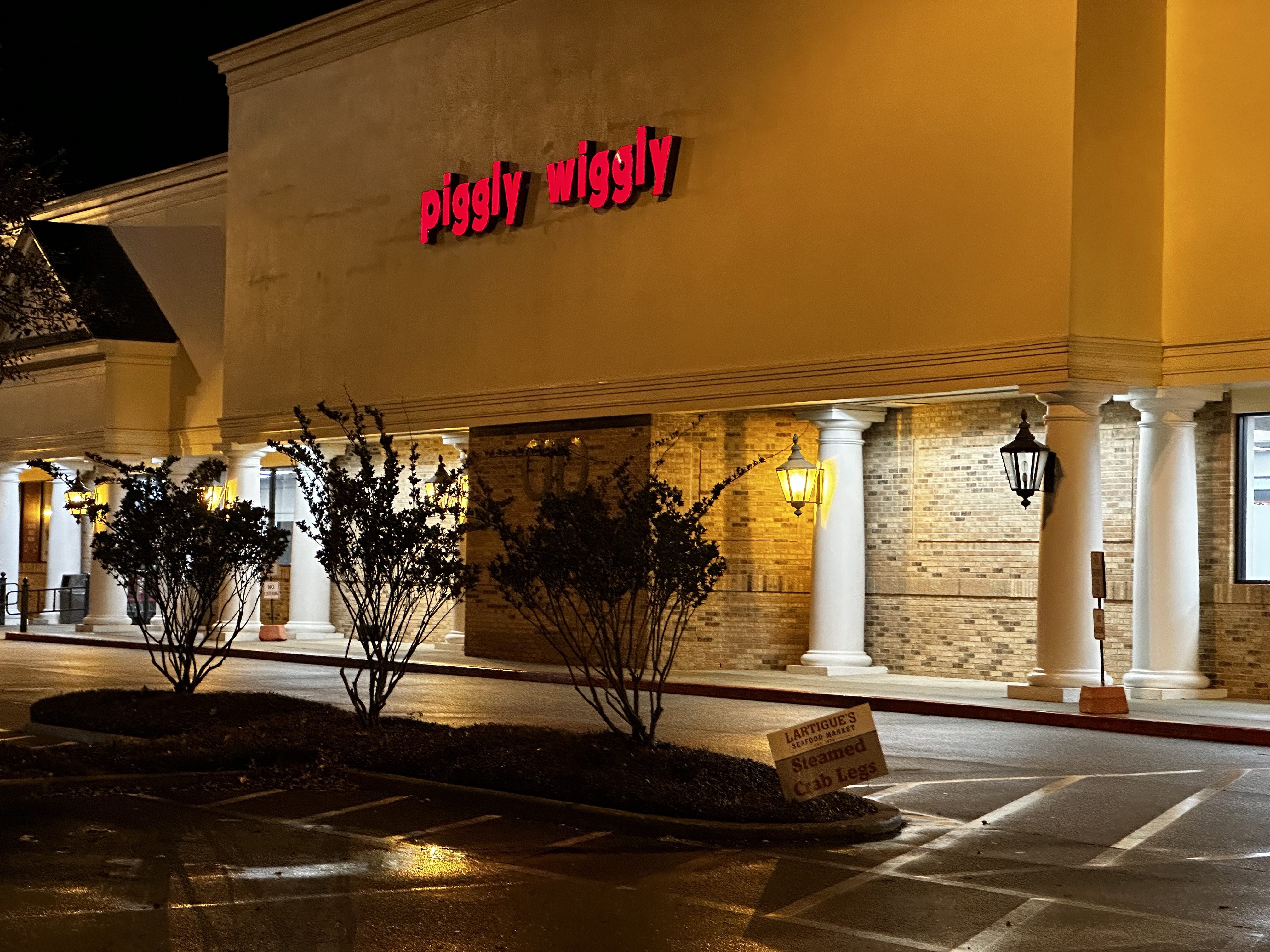 Can You Park Overnight at a Piggly Wiggly Grocery Store Without Getting