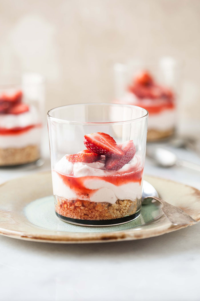 Strawberry cheesecake with nutty crumble recipe Drizzle and Dip