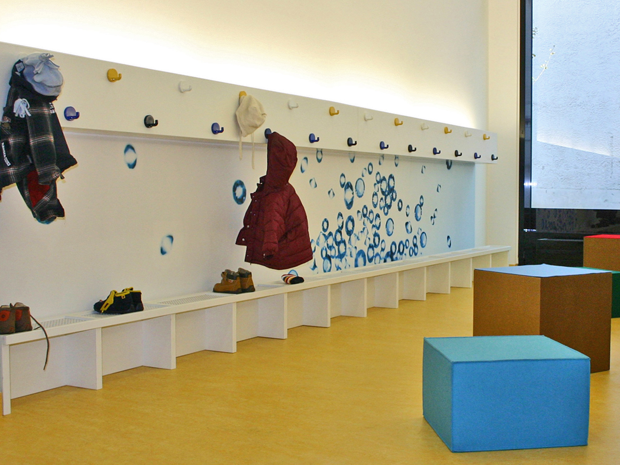 Spielerische, luftige Wandgestaltung Kita DrNice