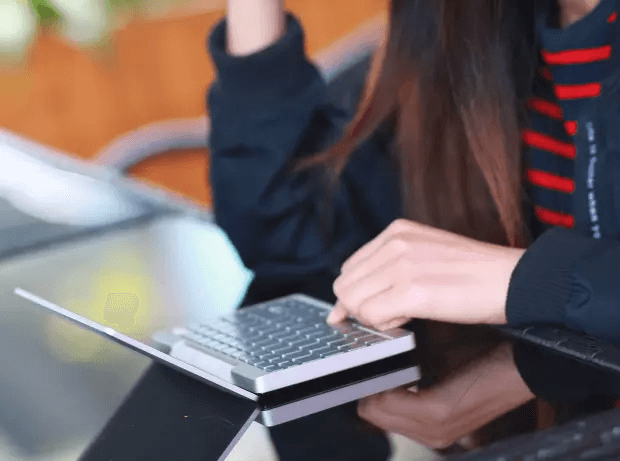 GPD Pocket Review - A Mini Laptop for a New Era - DroiX Blogs | Latest