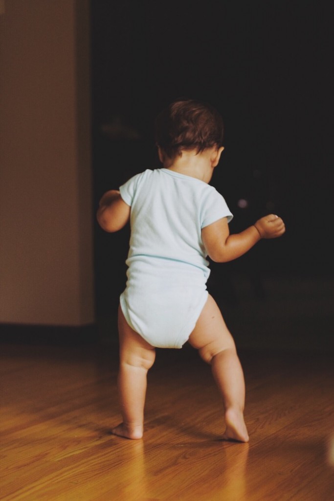 Bébé se met debout quelles chaussures pour apprendre à