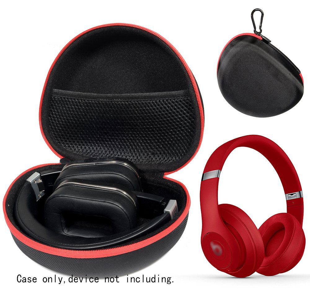 Universal Headphones Case in Black »