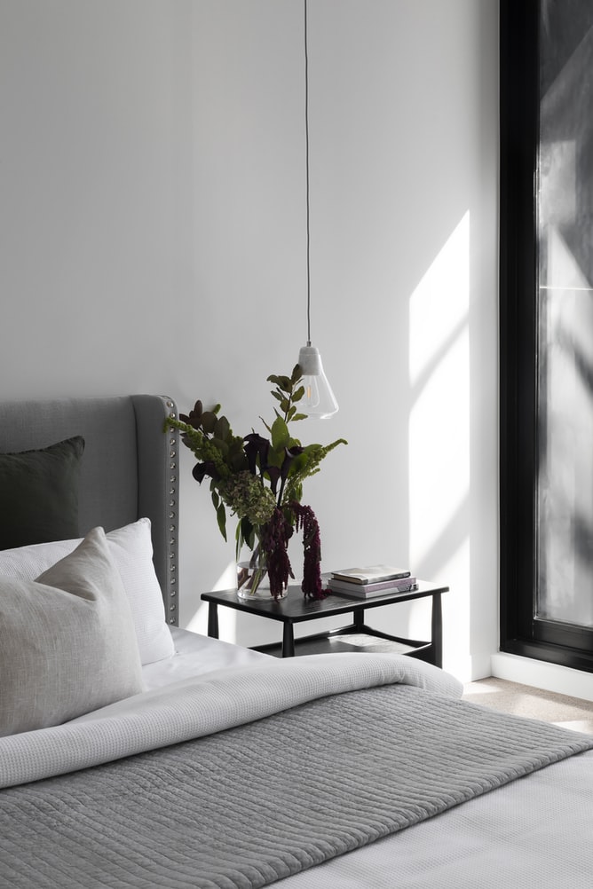 7 Reasons Why Your Bedroom Stinks In The Morning (Helpful Tips!)