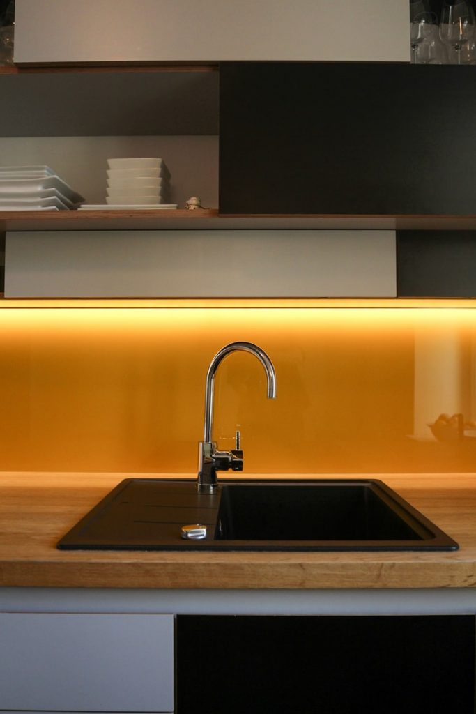 What Color Faucet Is Best With A Black Sink? (With Examples)