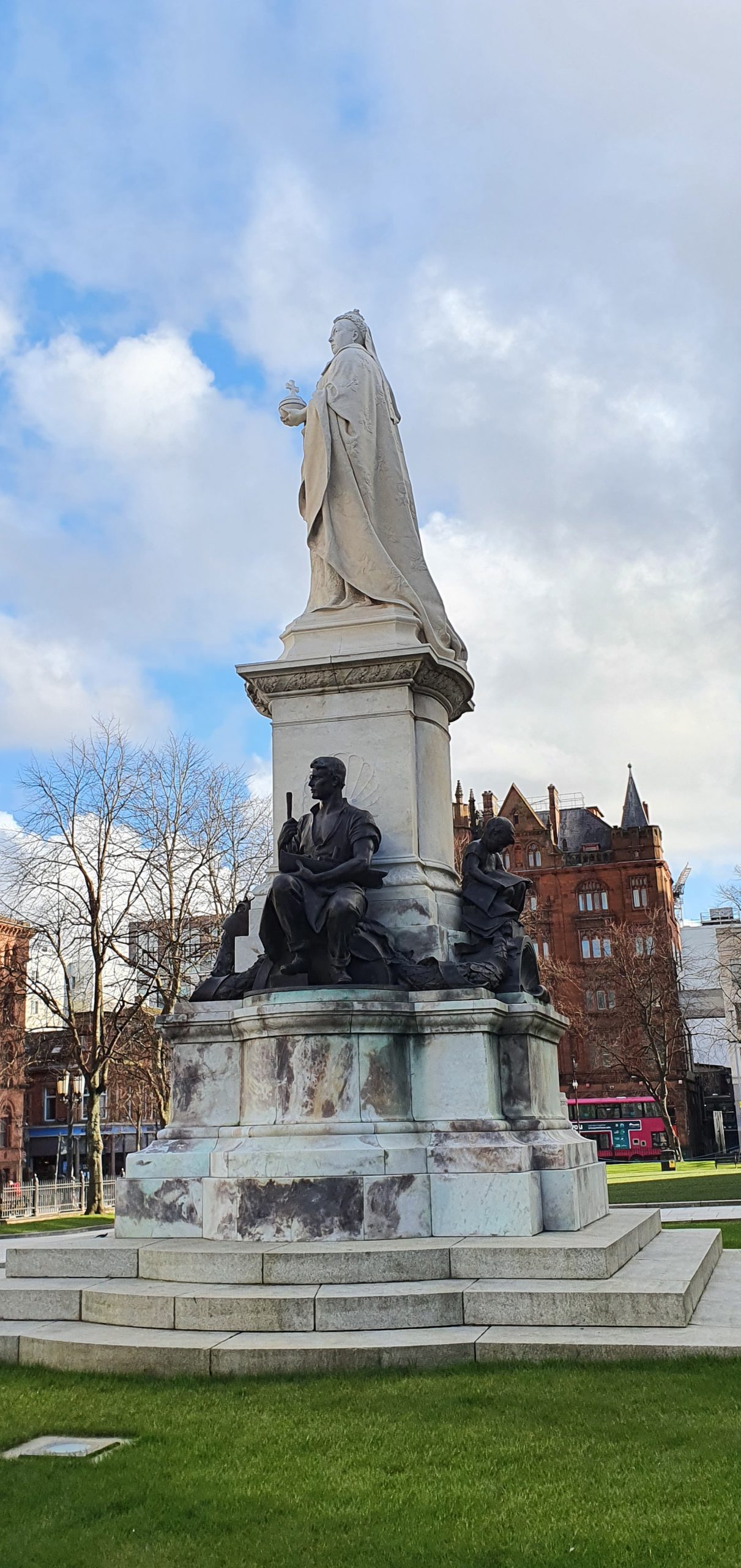 Statue of Queen Victoria, Belfast City Hall Gardens Belfast tours