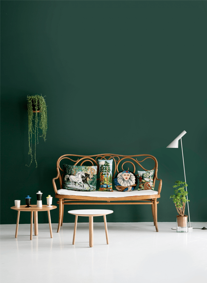 Applying Green Accents for an Aesthetic Minimalist Living Room