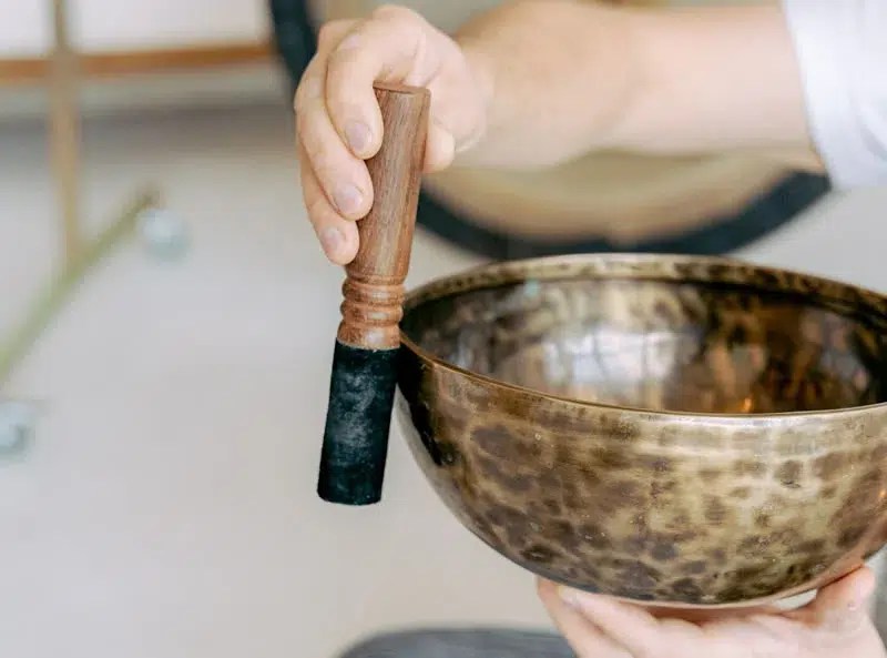 285 Hz Singing Bowl Embracing Emotional Resonance