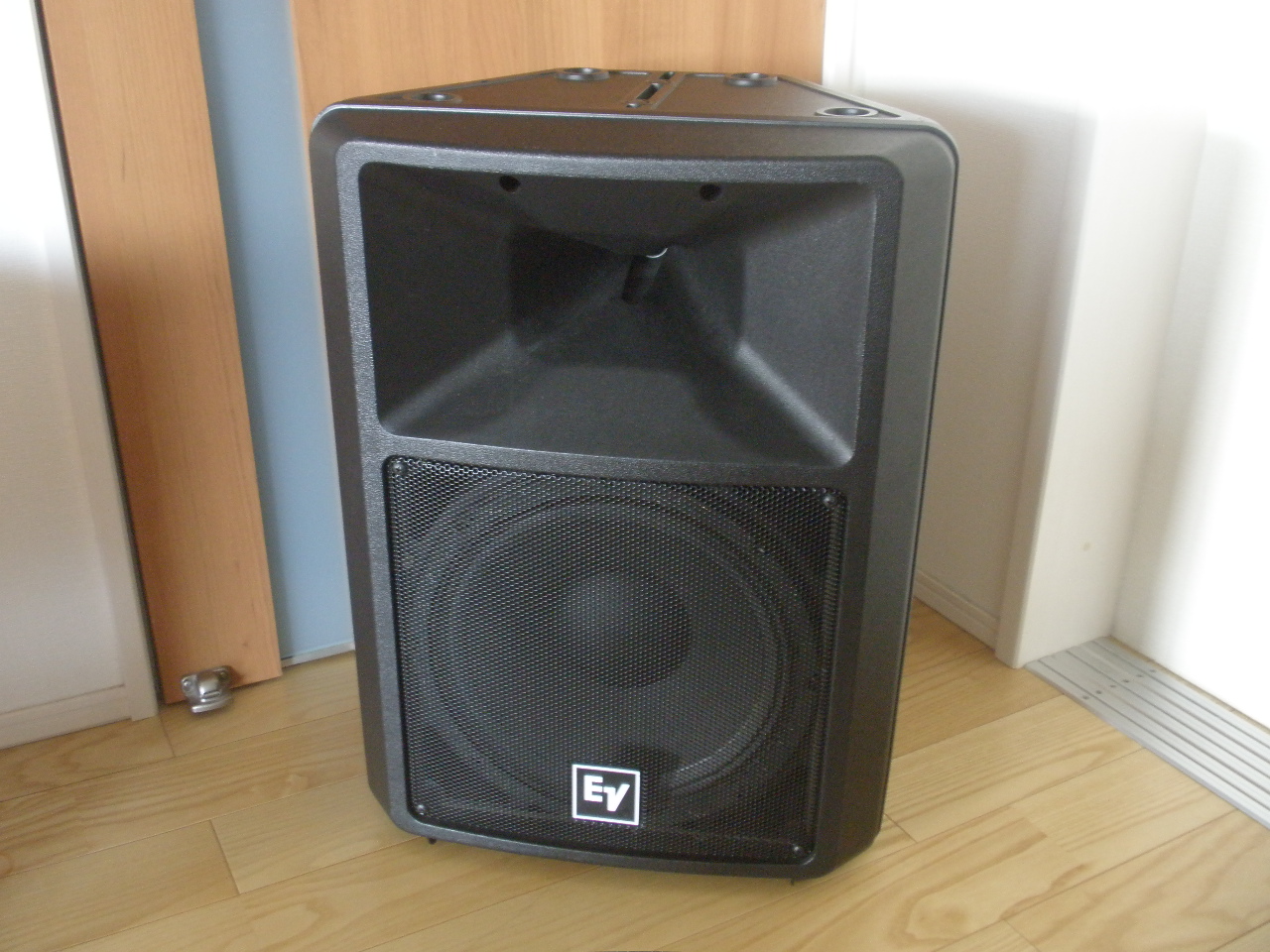 PA音響。アンプから返しのフロアモニタースピーカーまで/マイクアンプ・マイクスピーカー/広島市レンタルドラム.jp