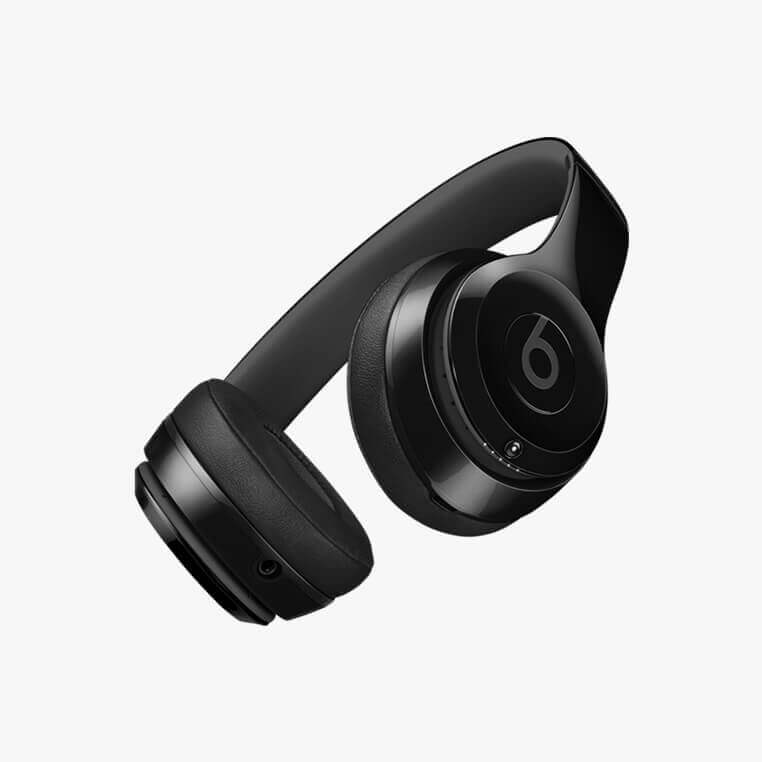 Black Headphones – Dynamic