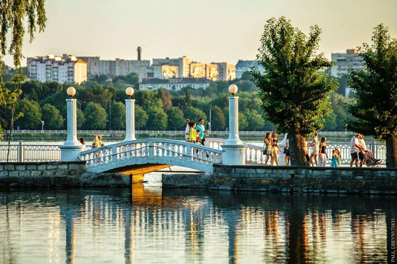 Rent a car with a driver in Ternopil. Serviced car rent Ukraine.