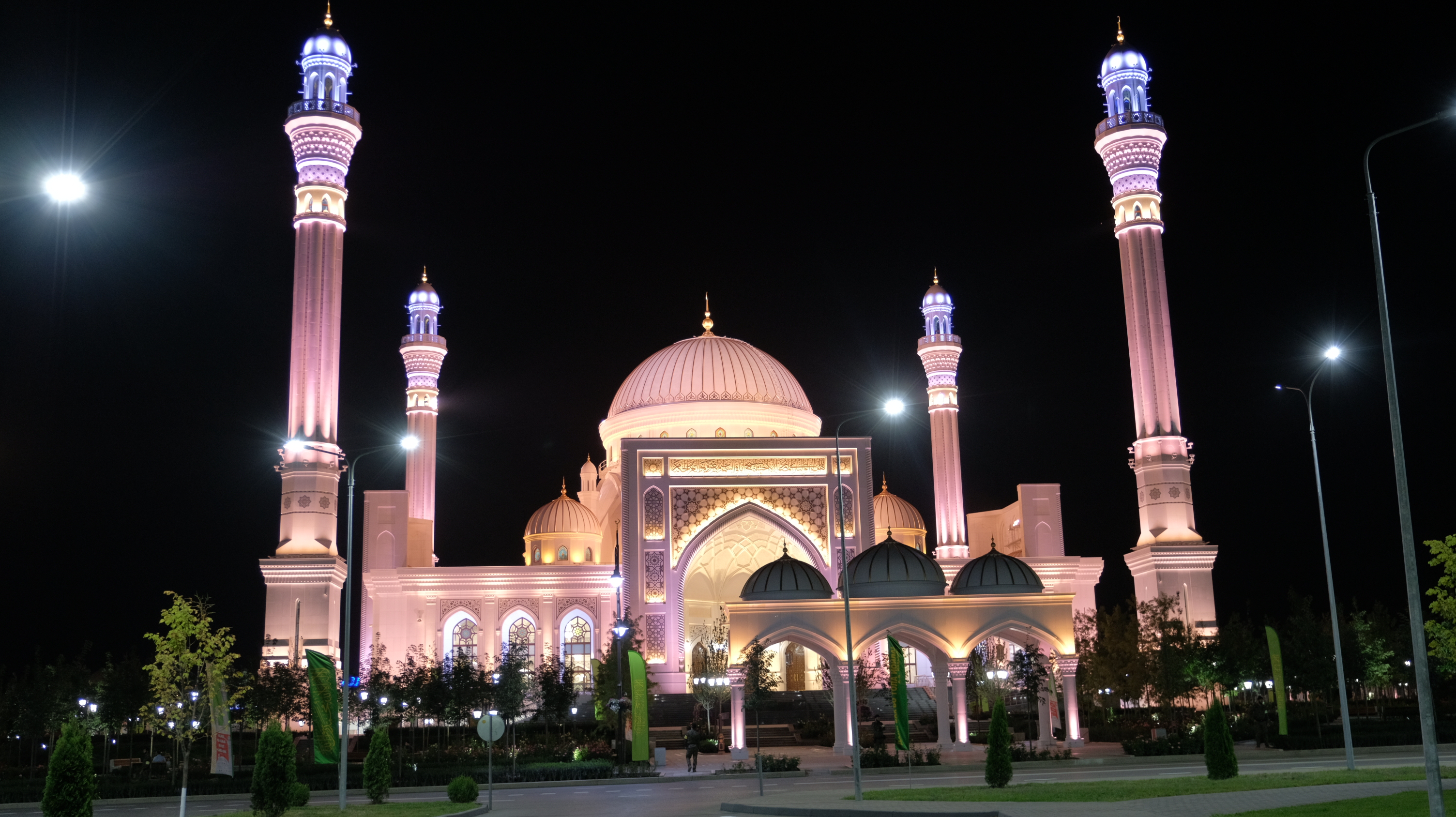 The biggest mosque in Europe opened in the Chechen Republic
