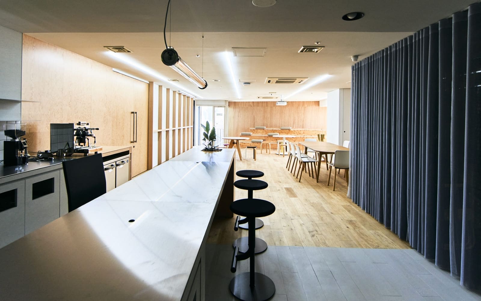 Dynamite Brothers Syndicateのスタジオ、dスタ クリエイター厳選の機材と設備。 それらにより実現する、充実の