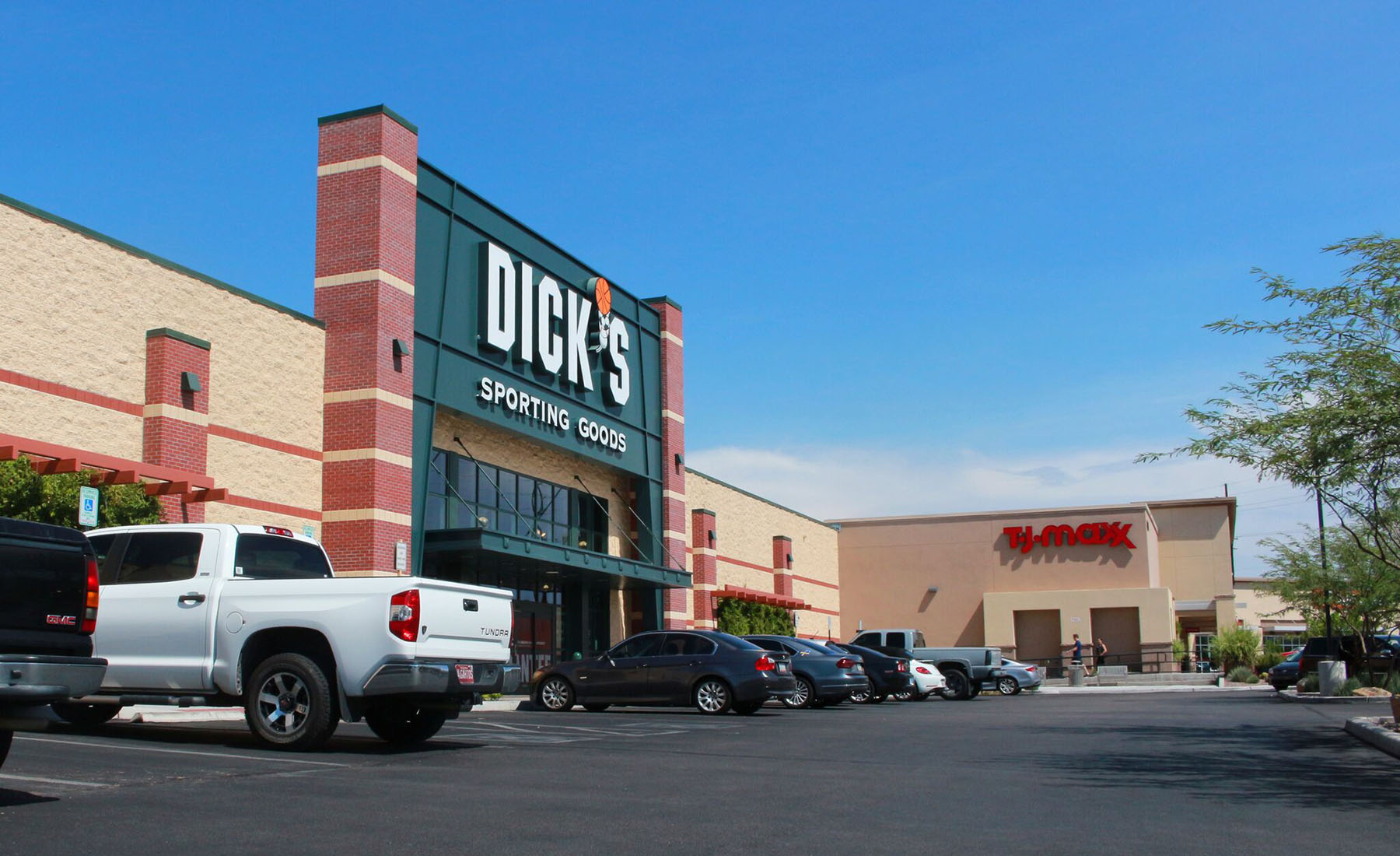 Wilmot Plaza DSW Commercial Real Estate