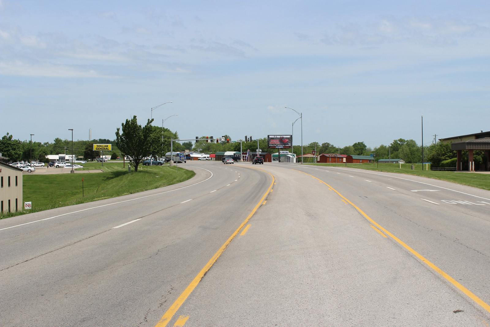 208 Fruitland, MO DSW Signs