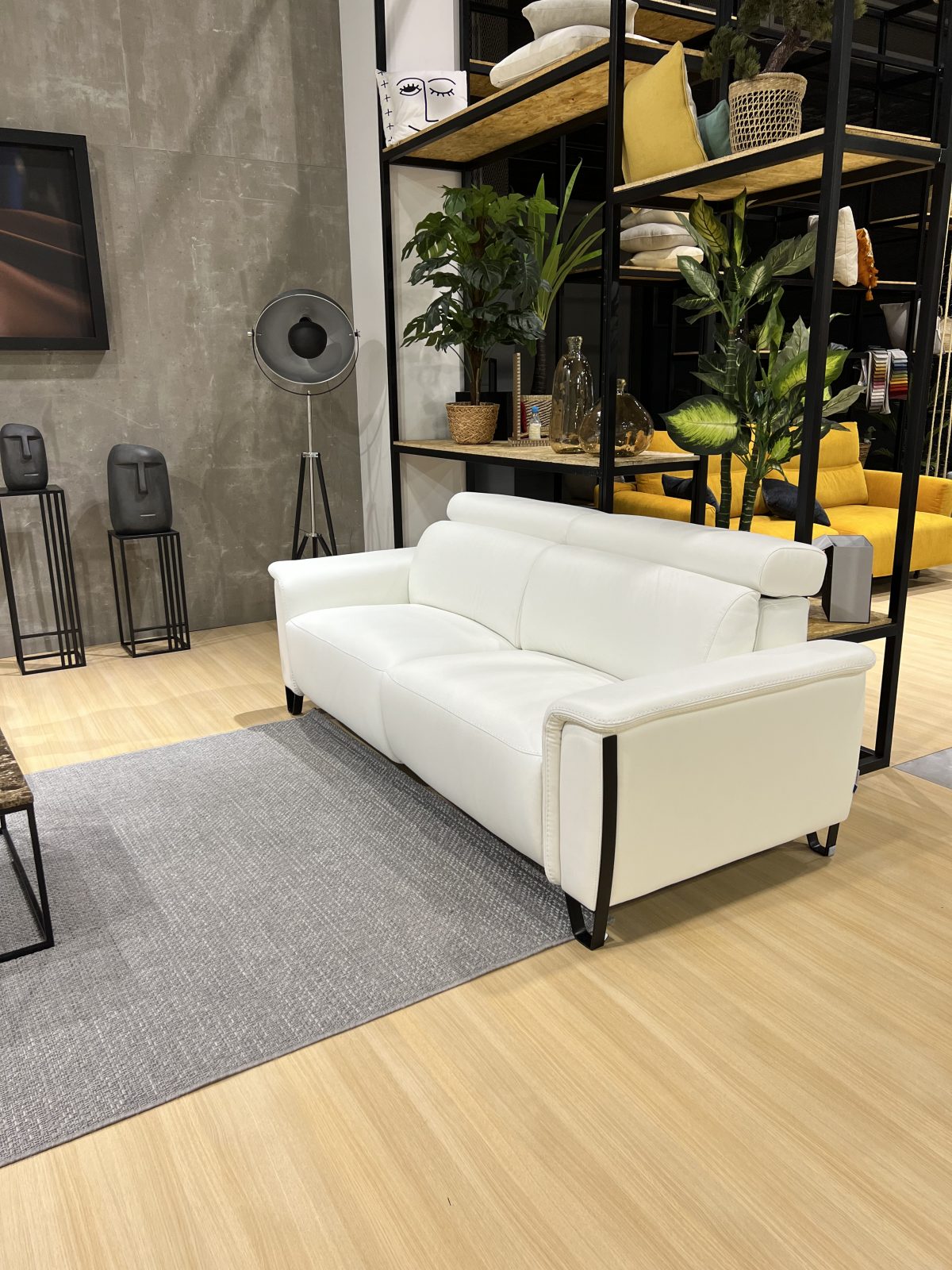 Sofás tapizados en piel una opción sostenible para tu hogar