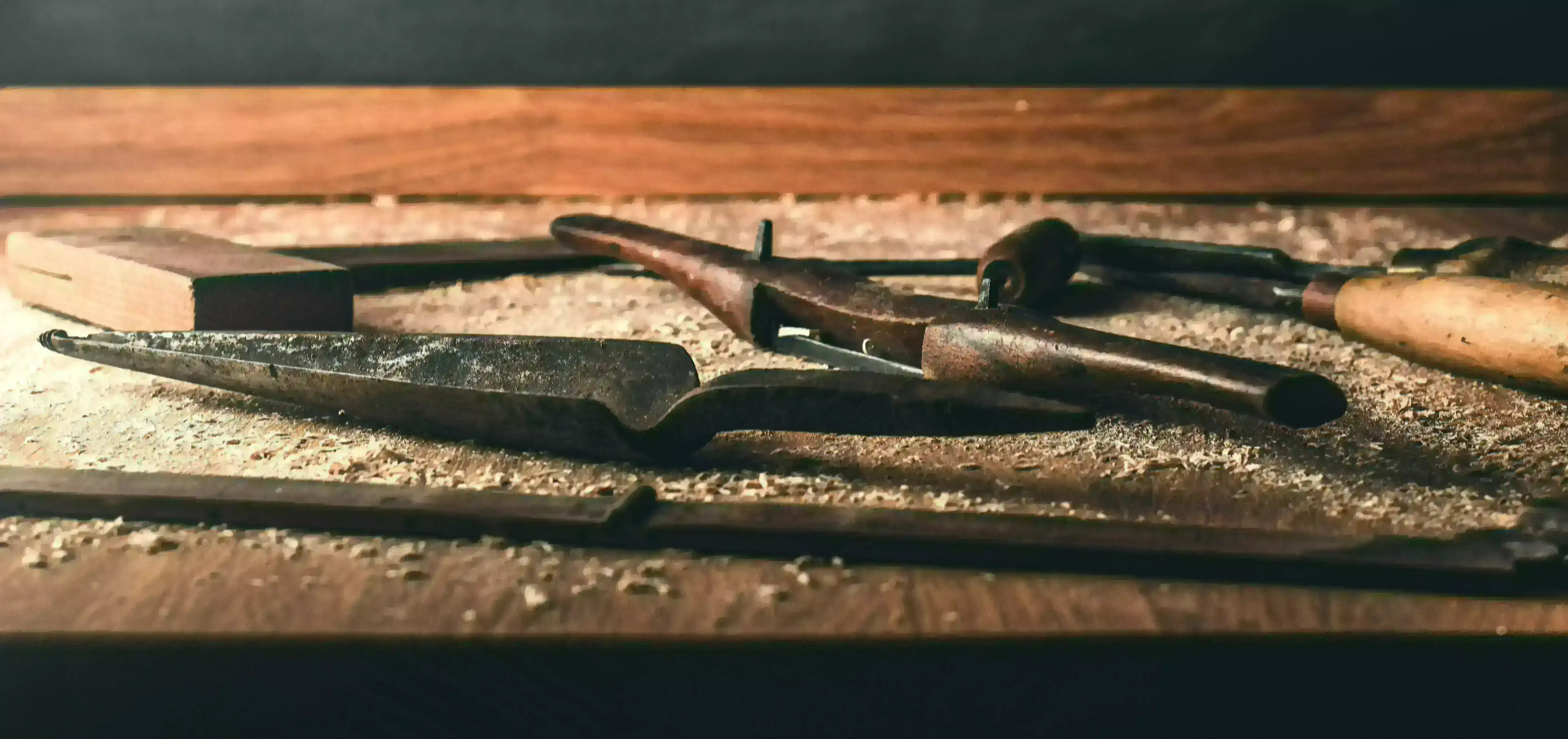 Carpenter dubai Furniture and Carpentry Services in Dubai