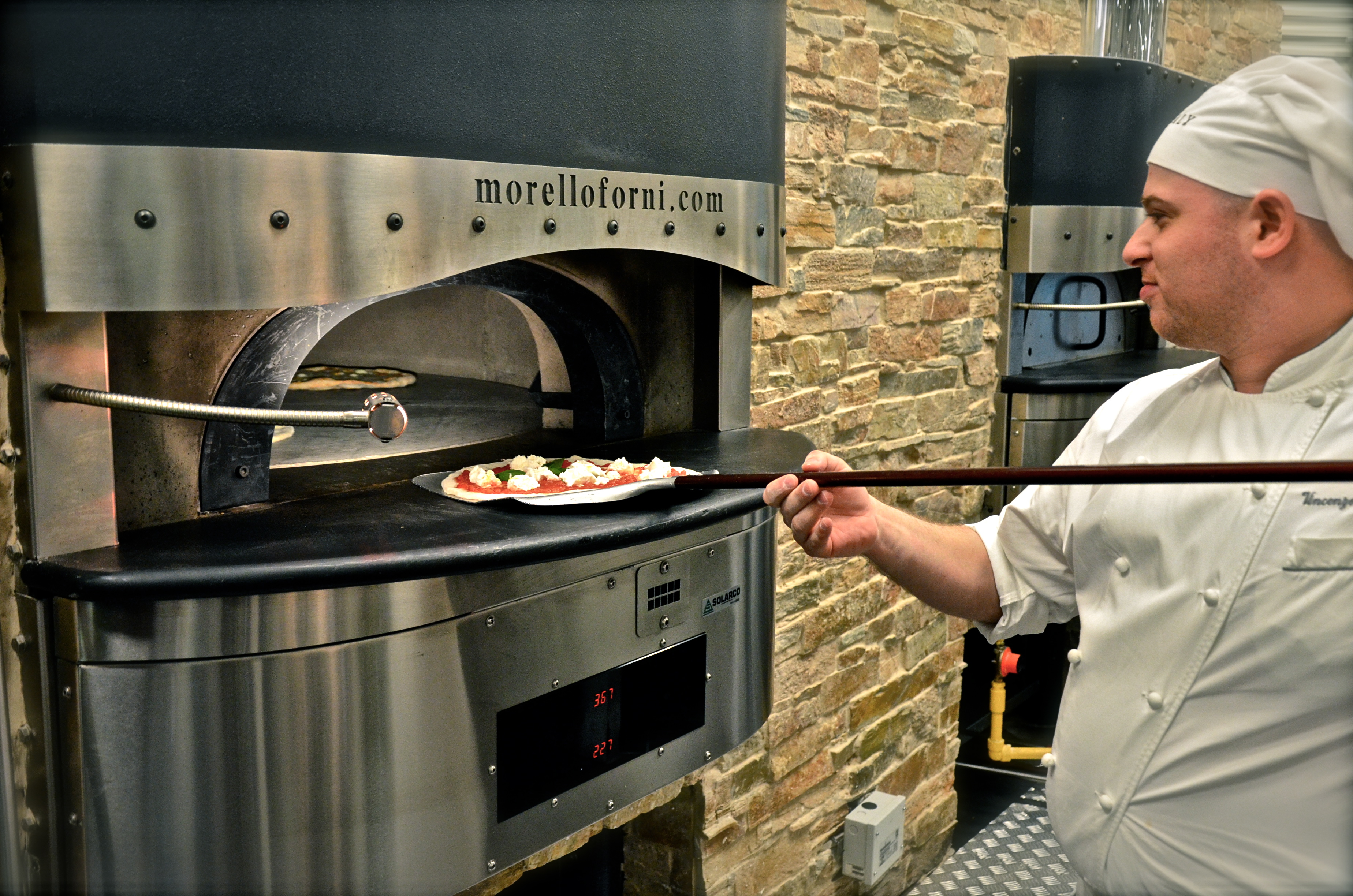 Chef of Eataly pizza