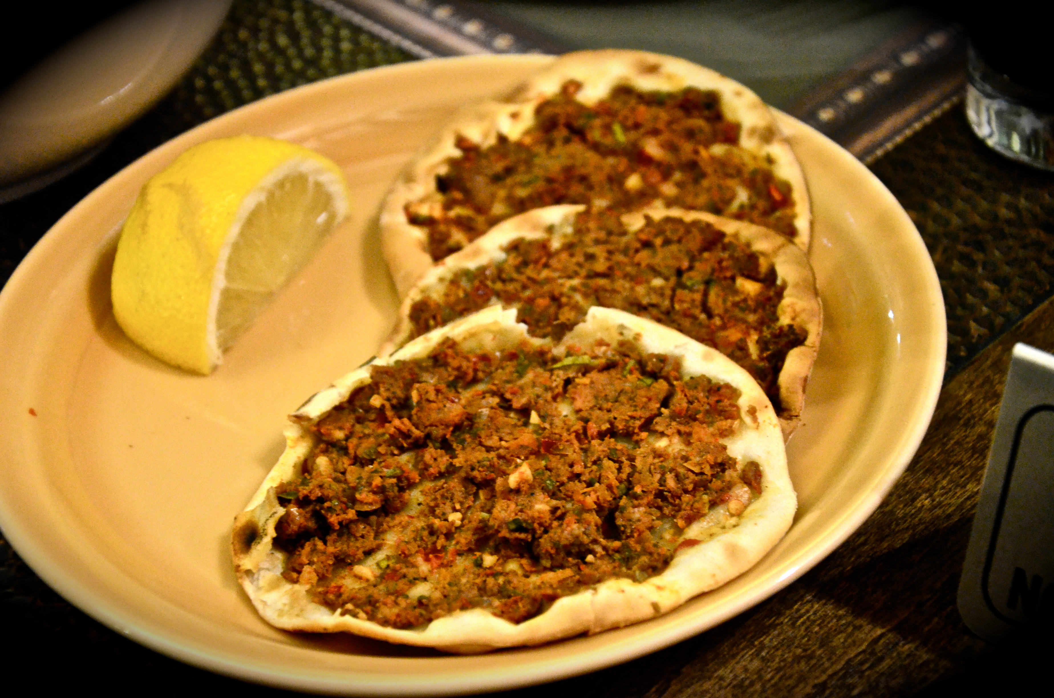 Lahme Beajine Mini bread patties with spicy marinated minced meat
