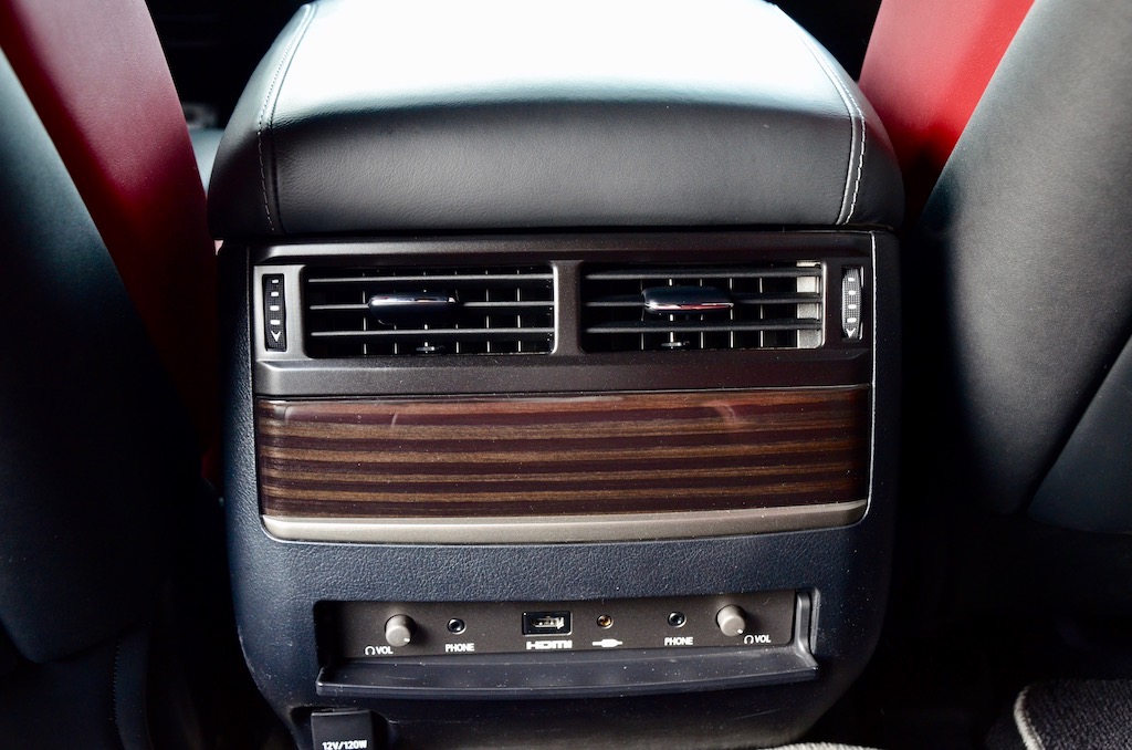 Rear seat Air vents with 4 zone independent Air condition