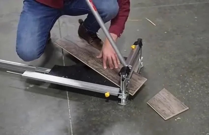 Best Tools to Cut Vinyl Plank Flooring! (Fast & Easy Cuts)