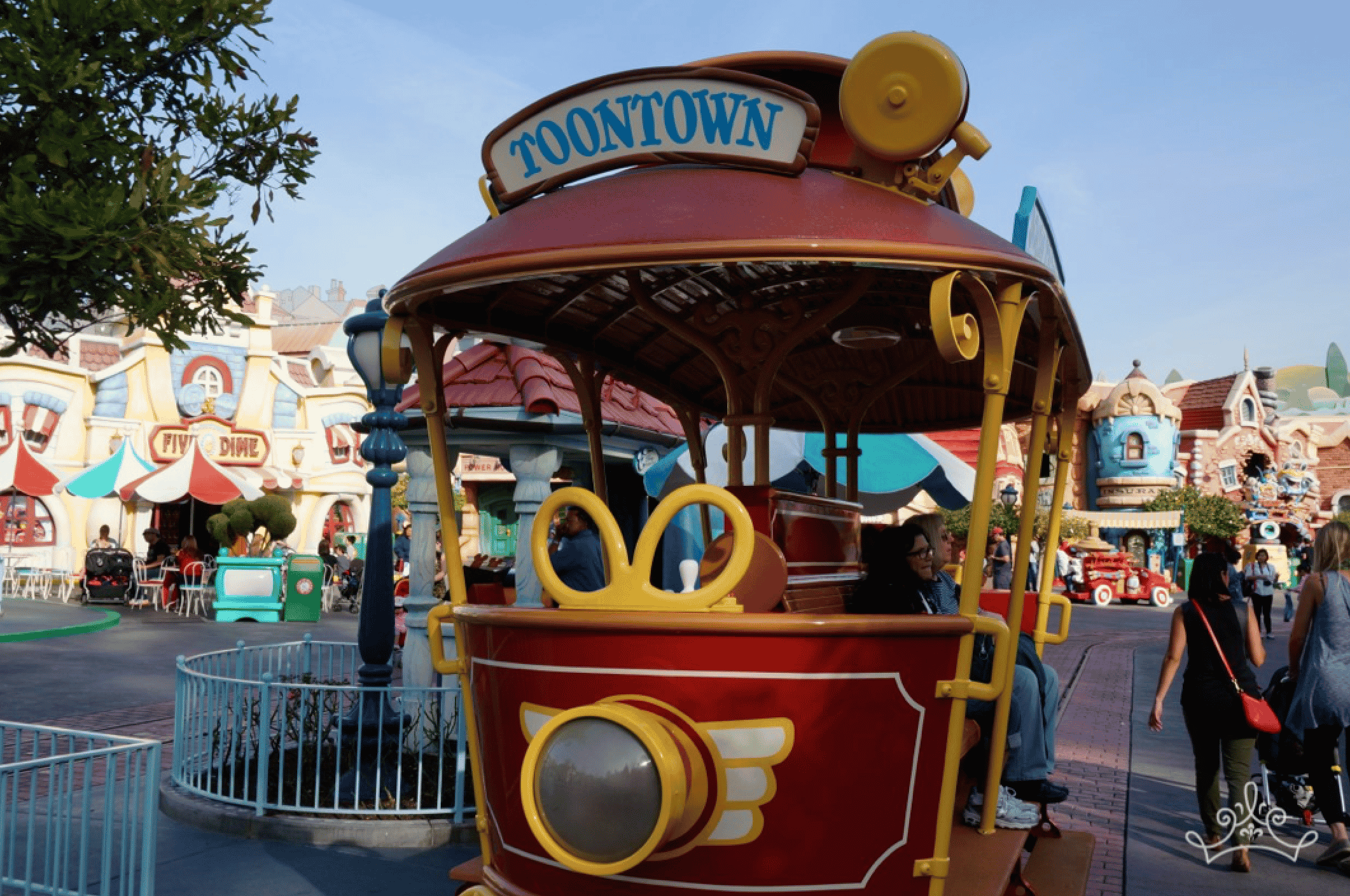 The Jolly Trolley in Disneyland's Toontown [Closed]