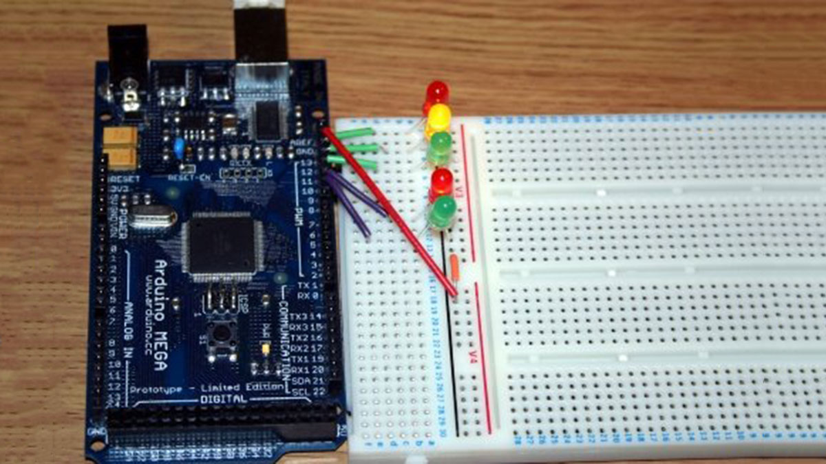 Arduino Street Traffic Light Breadboard Edition