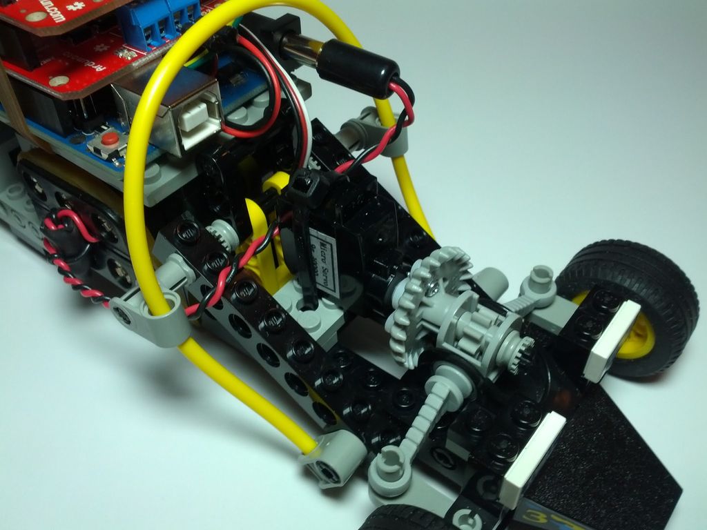 Lego Technic Car with Arduino + XBee Wireless Control duino