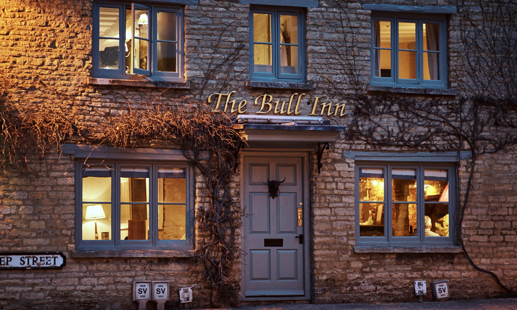 The Best Cotswolds Pubs to Visit DuJour