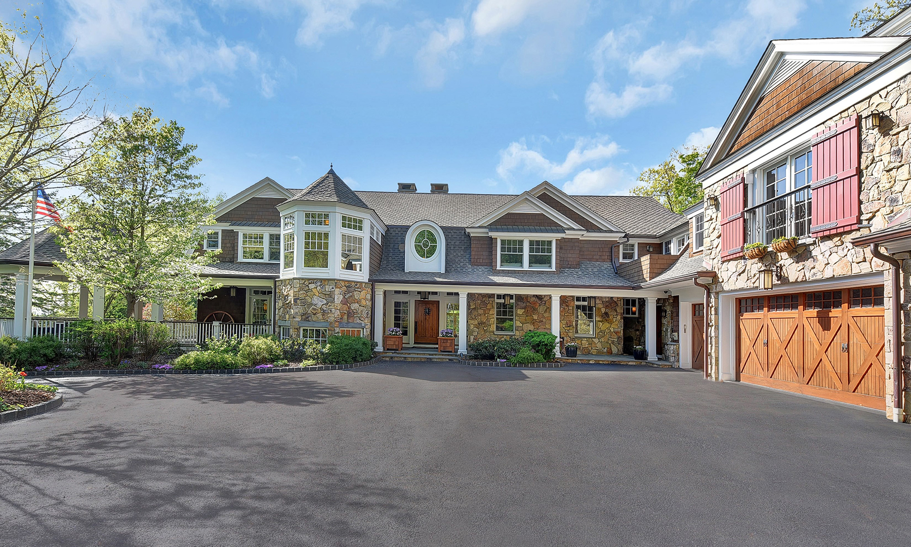 Inside a Home For Sale in Tenafly, NJ DuJour