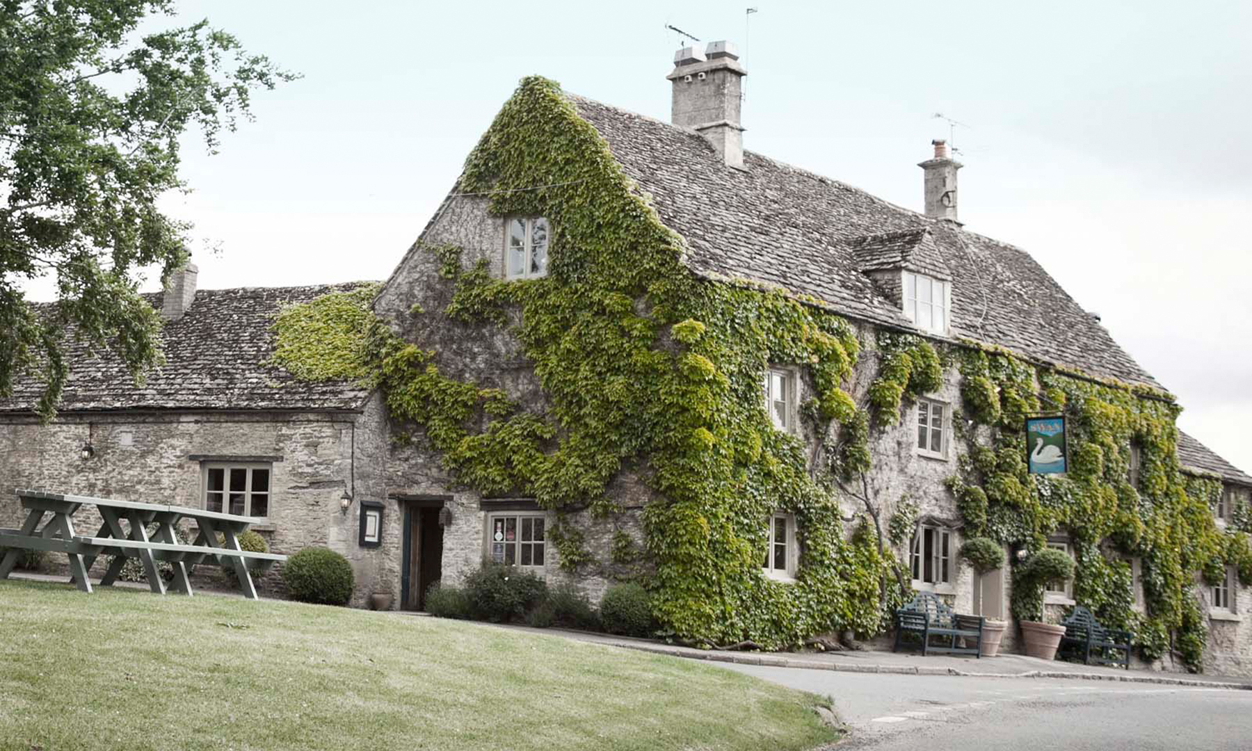 The Best Cotswolds Pubs to Visit DuJour