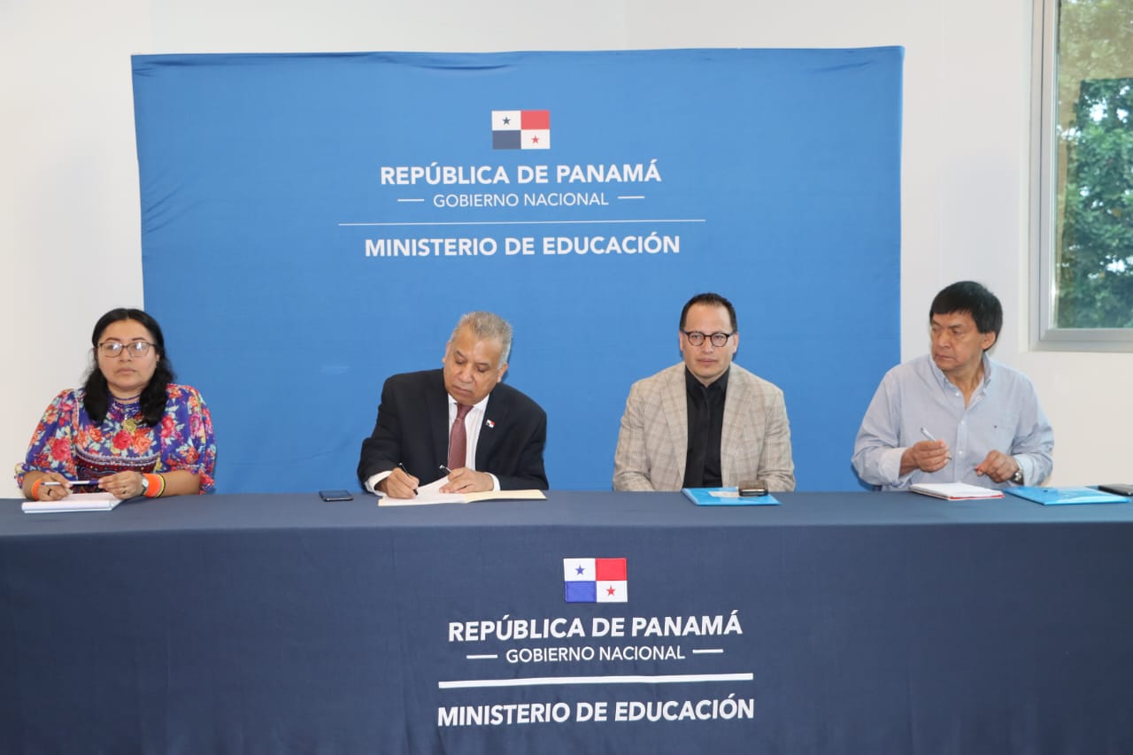 Analizan y diseñan incorporación de currículo Intercultural en la UAPI