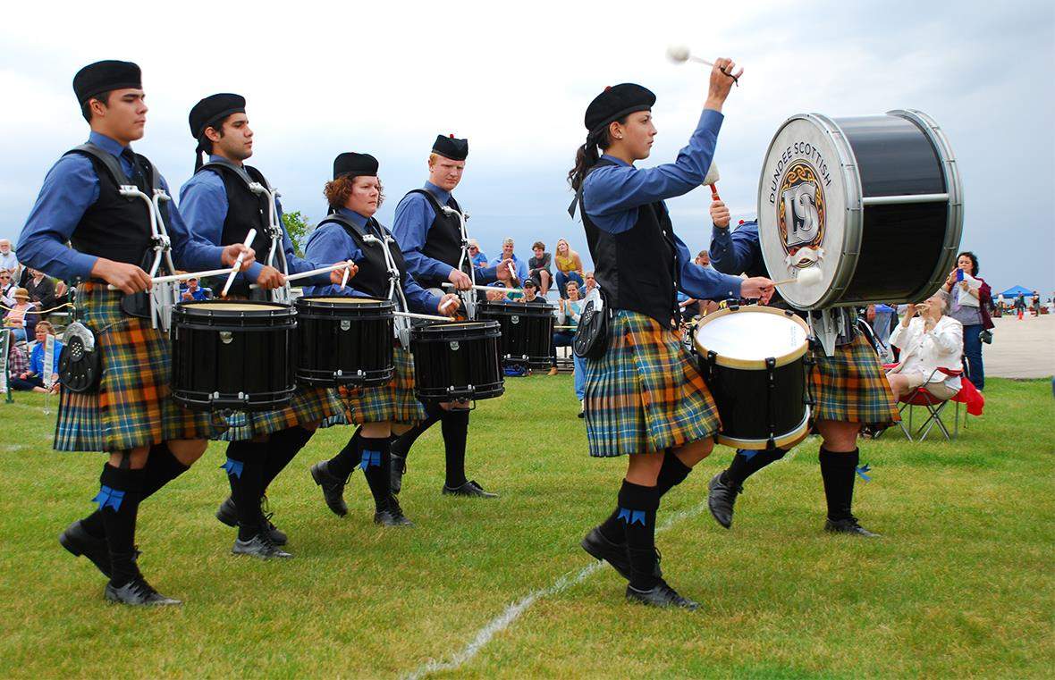 Dundee Scottish Pipe Band Bagpiping in Northwest Chicago