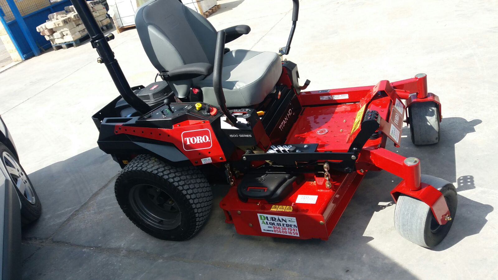 Tractor corta césped giro cero, modelo TORO, TITAN HD 1500